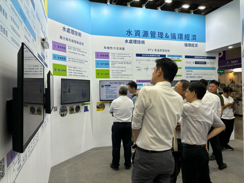 友達以深厚的智慧製造經驗發展永續戰略，積極延伸價值鏈，轉化成可供外界使用的綠色智慧服務，進軍SEMICON Taiwan 2024，提供半導體產業鏈打造AI世代的永續即戰力。